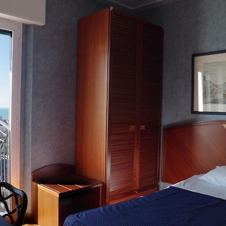 Atilius Hotel & Suites Riccione Exteriör bild
