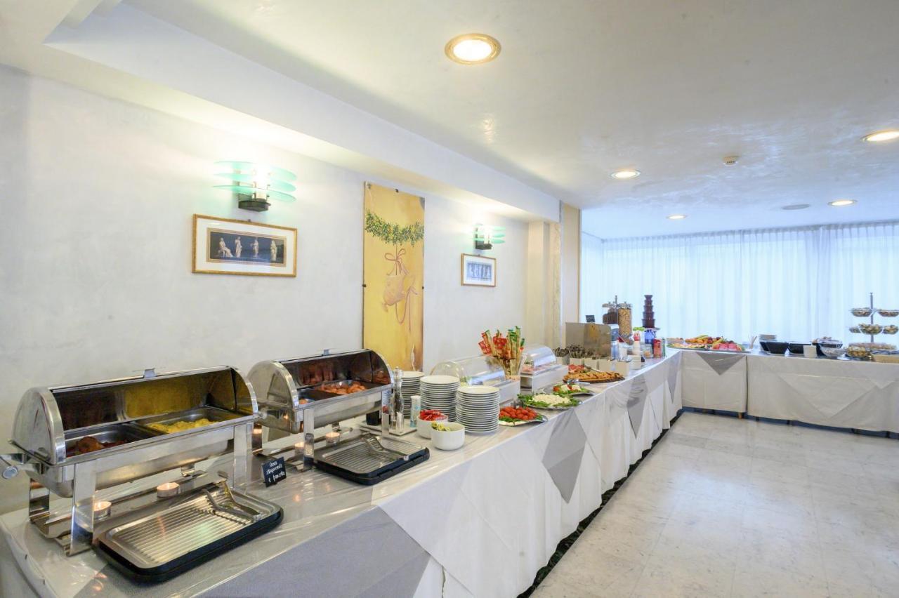 Atilius Hotel & Suites Riccione Exteriör bild