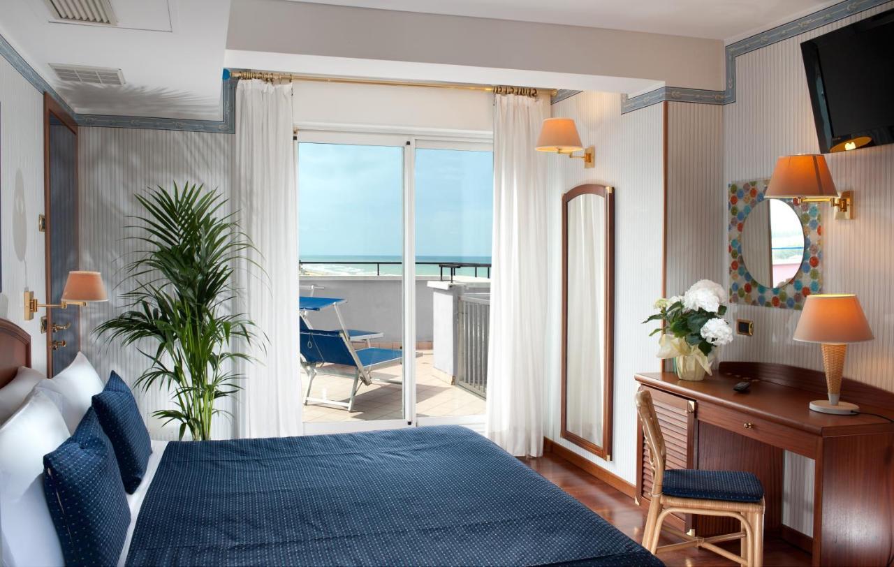 Atilius Hotel & Suites Riccione Exteriör bild