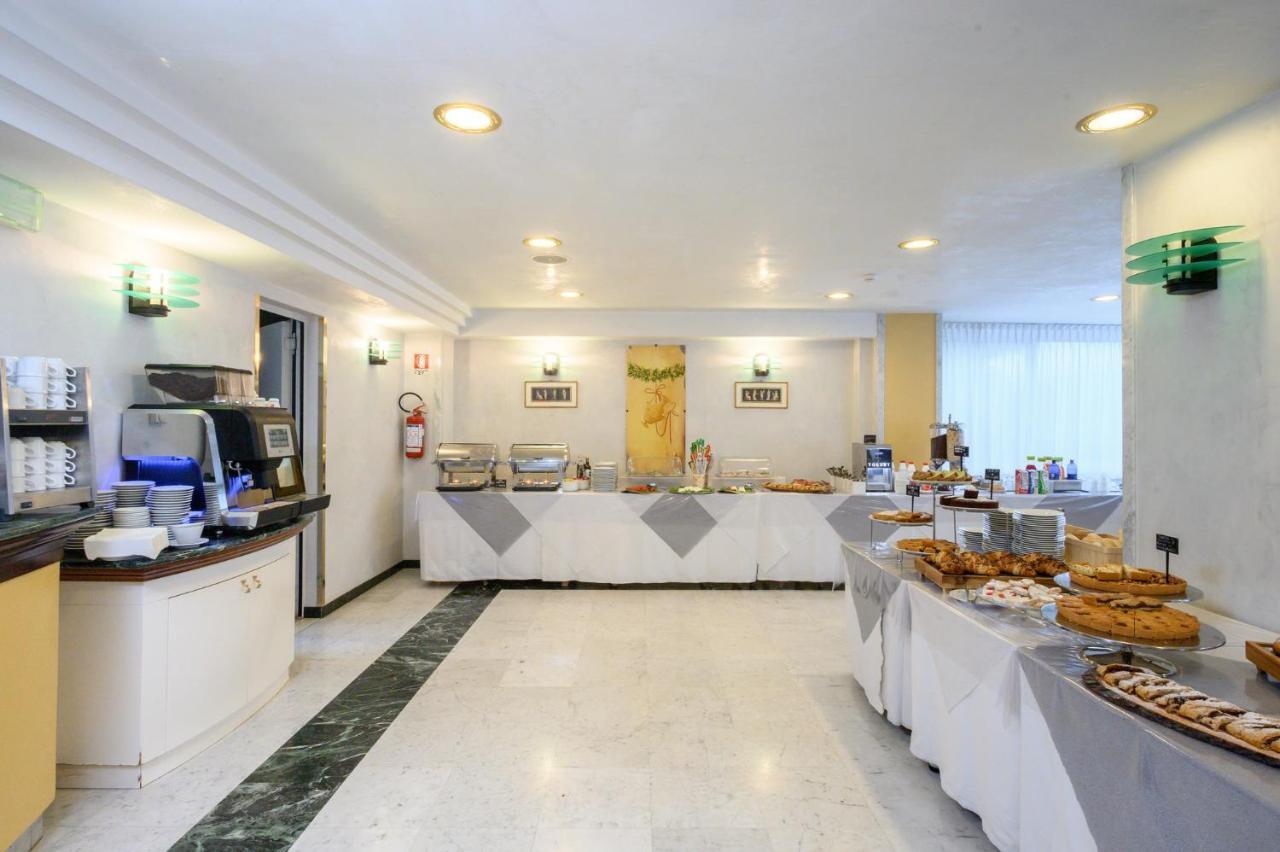 Atilius Hotel & Suites Riccione Exteriör bild