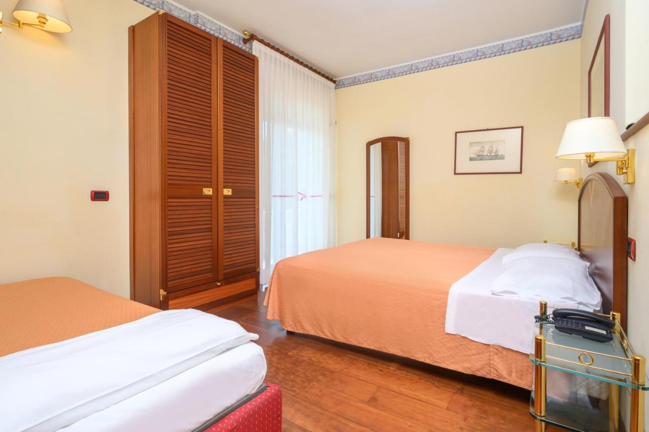 Atilius Hotel & Suites Riccione Exteriör bild
