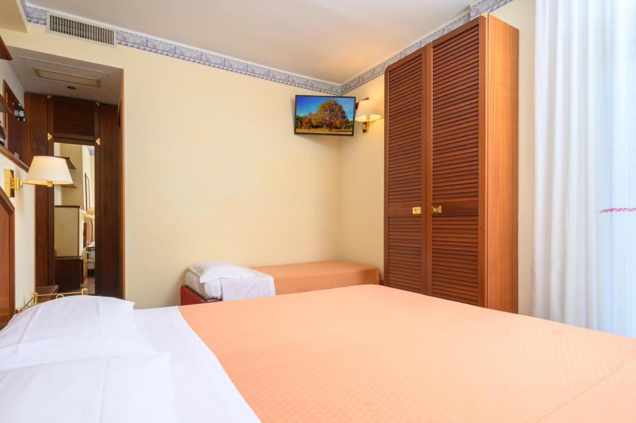 Atilius Hotel & Suites Riccione Exteriör bild