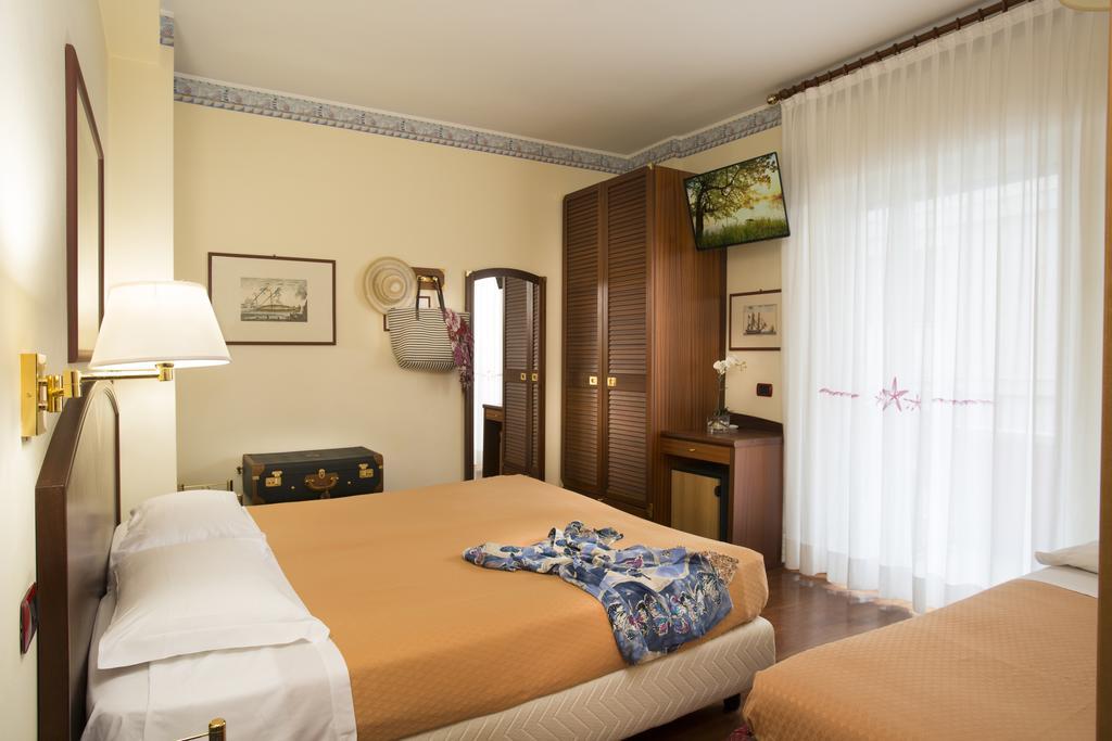 Atilius Hotel & Suites Riccione Exteriör bild