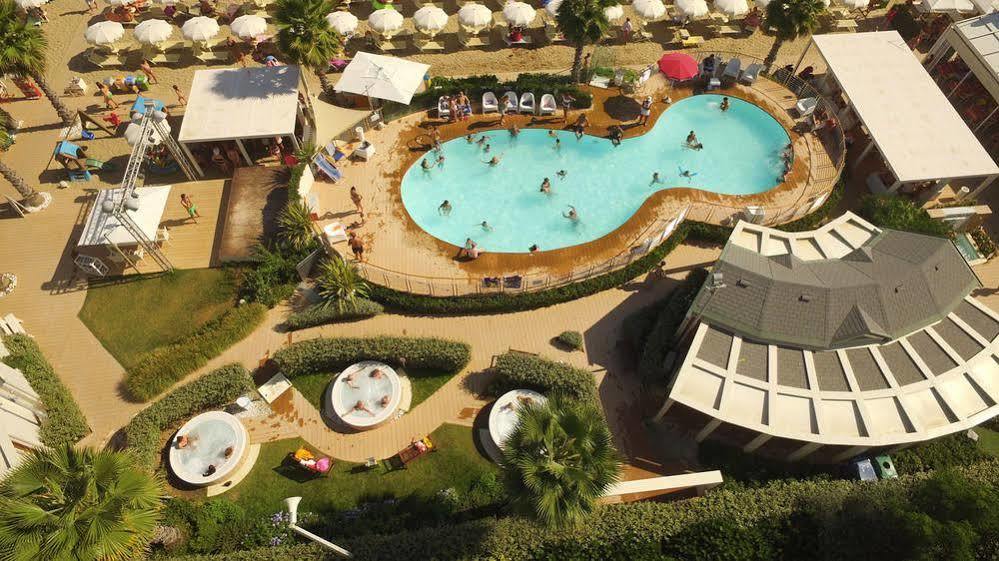Atilius Hotel & Suites Riccione Exteriör bild