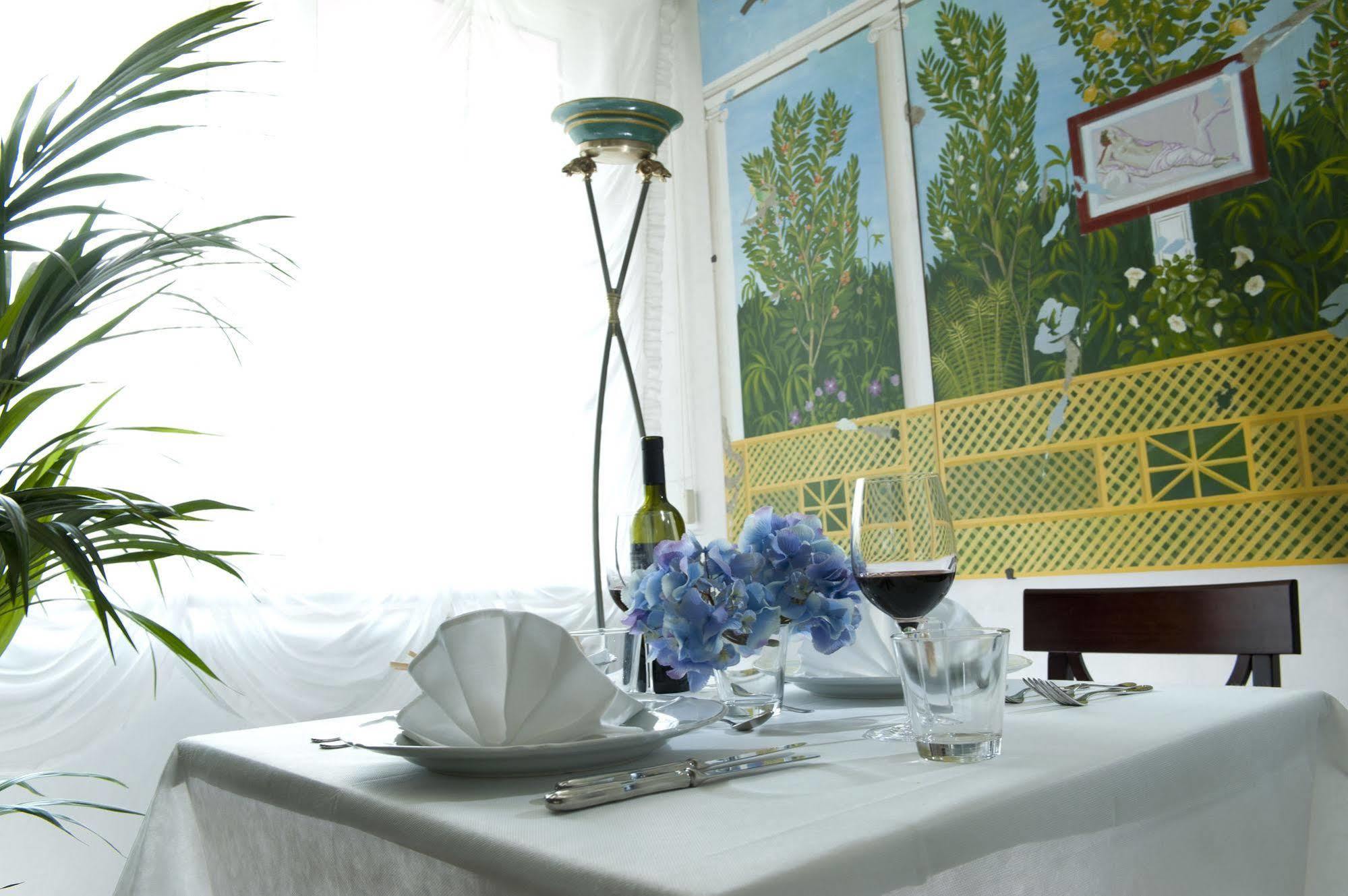 Atilius Hotel & Suites Riccione Exteriör bild
