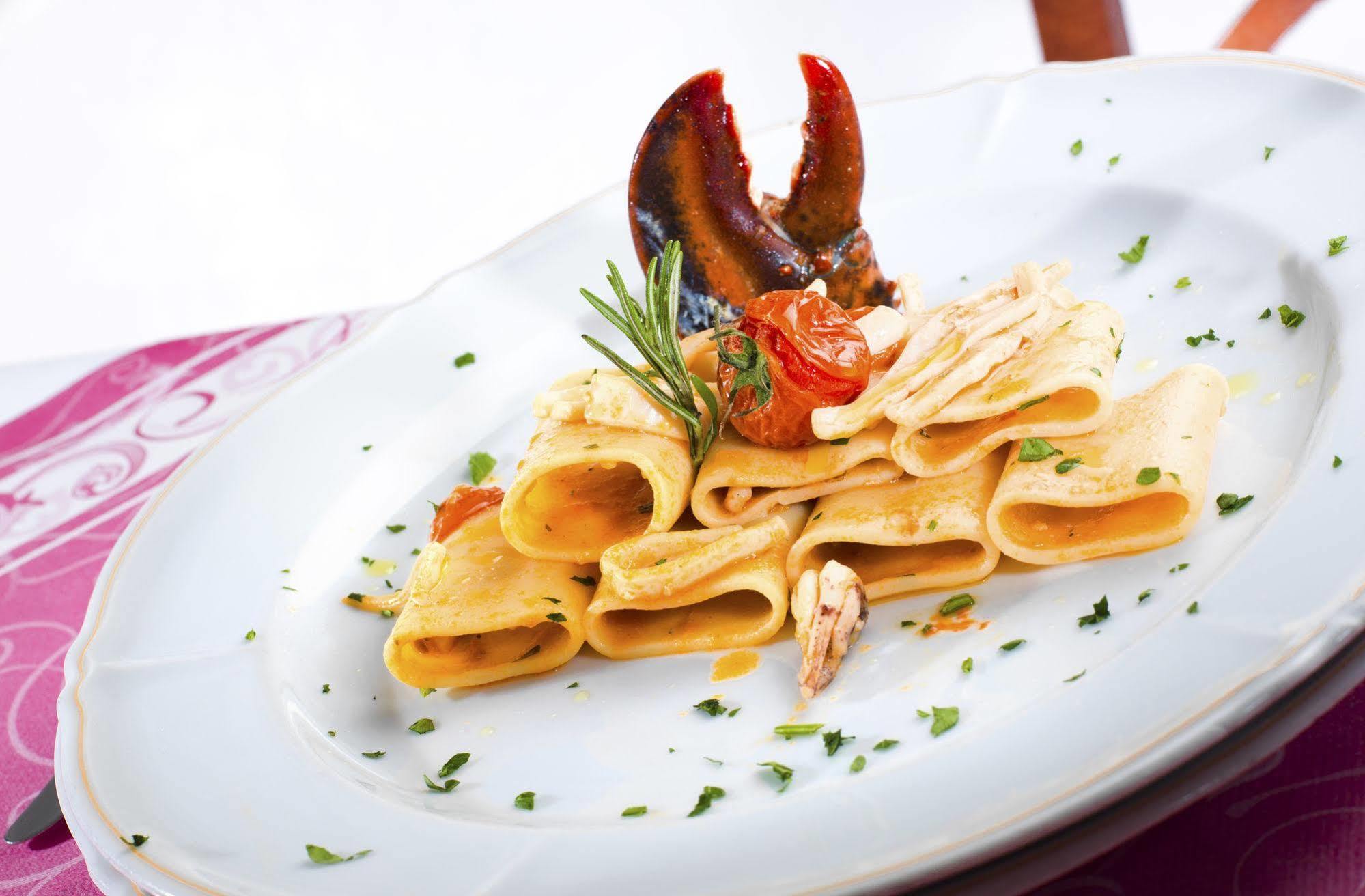 Atilius Hotel & Suites Riccione Exteriör bild