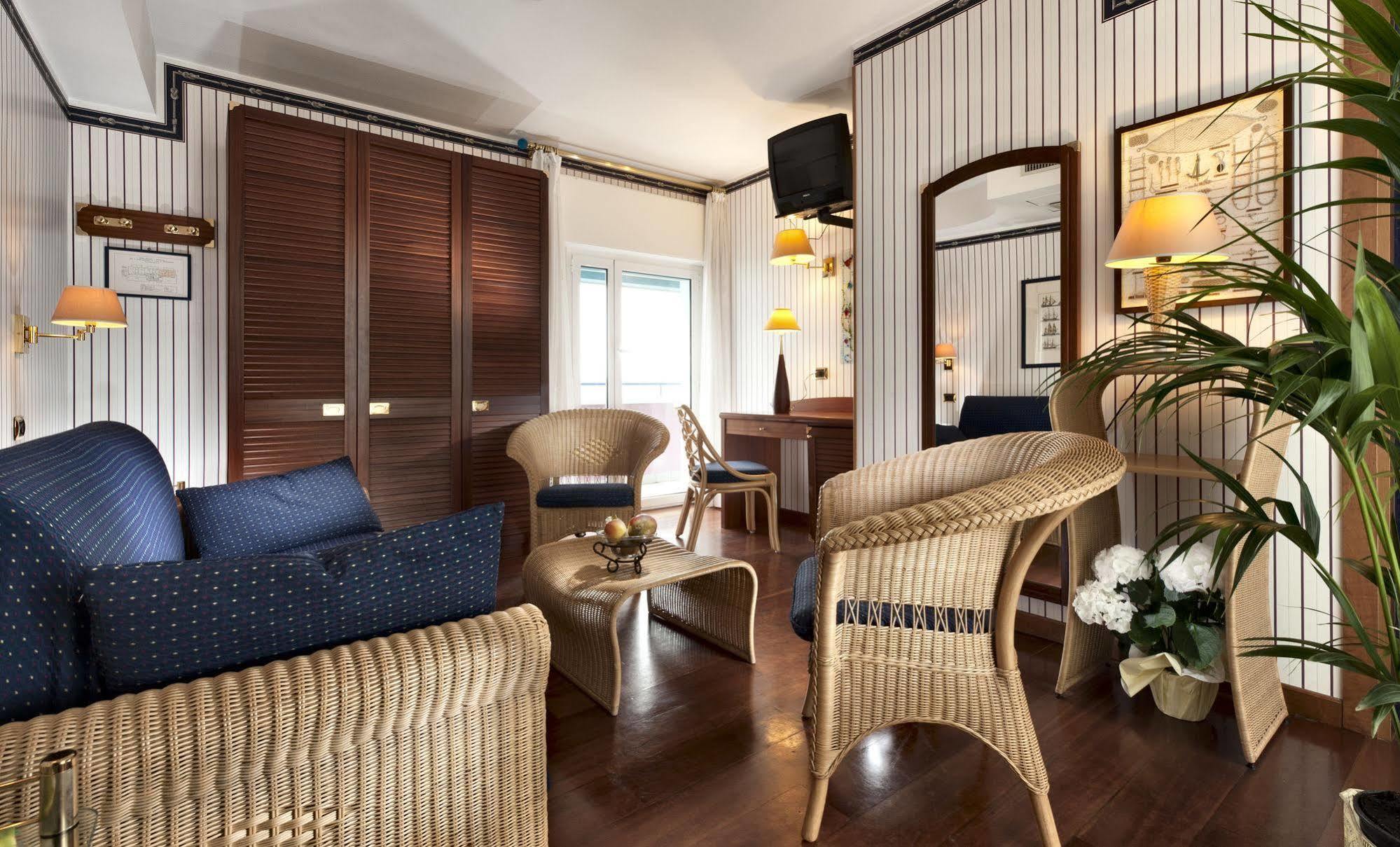 Atilius Hotel & Suites Riccione Exteriör bild
